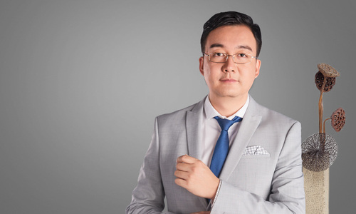 “紳士財管講師”劉更新 加盟東奧造福學(xué)員