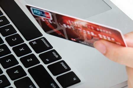 初級會計(jì)報(bào)名必須用本人的銀行卡嗎？可以朋友代付嗎？