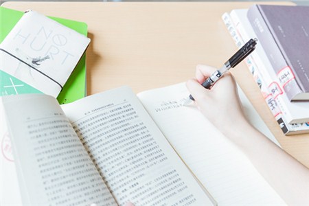  備考注會的考生為什么人手一本輕1？