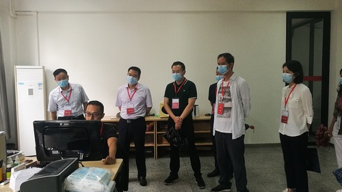 財政廳副廳長黎家遠(yuǎn)、省注協(xié)秘書長易德鶴與省考委會成員到部分考點現(xiàn)場督查、指導(dǎo)工作.jpg