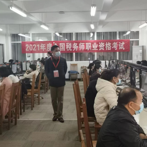 呂敏康副秘書長(zhǎng)在考點(diǎn)巡視